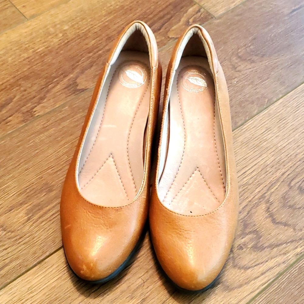 Nurture Wedge size 8